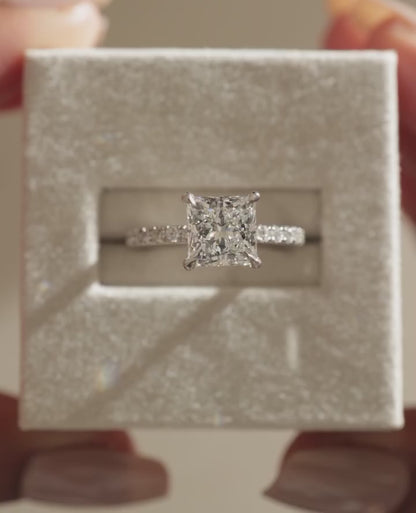 IGI Certified 1CT D VVS2 Lab Grown Diamond Princess Cut Solitaire Ring with Side Stones